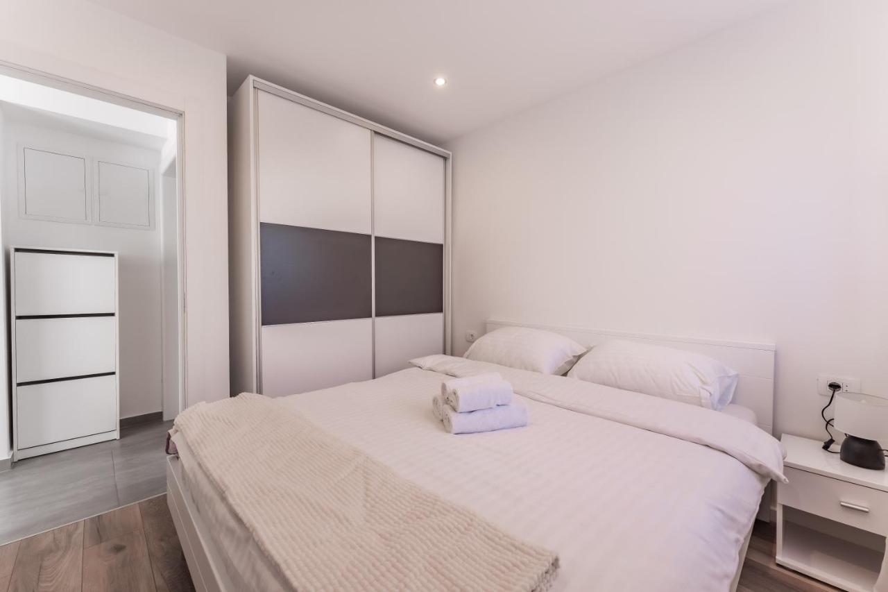 Bernie Apartments With A Pool Zadar Exterior photo